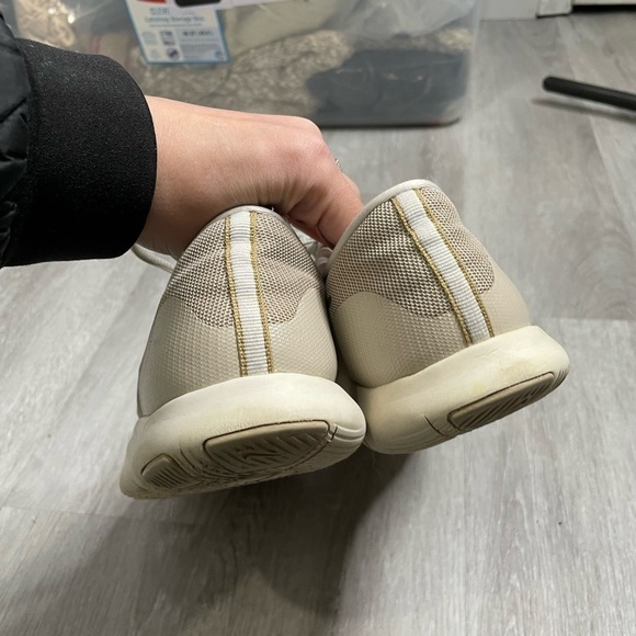 Nike Flex Contact Gold Swish Tennis Shoes 8.5 - Picture 4 of 6